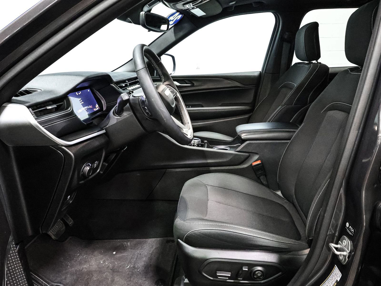 Used 2024 Jeep Grand Cherokee Laredo X w/ Luxury Tech Group I image 21