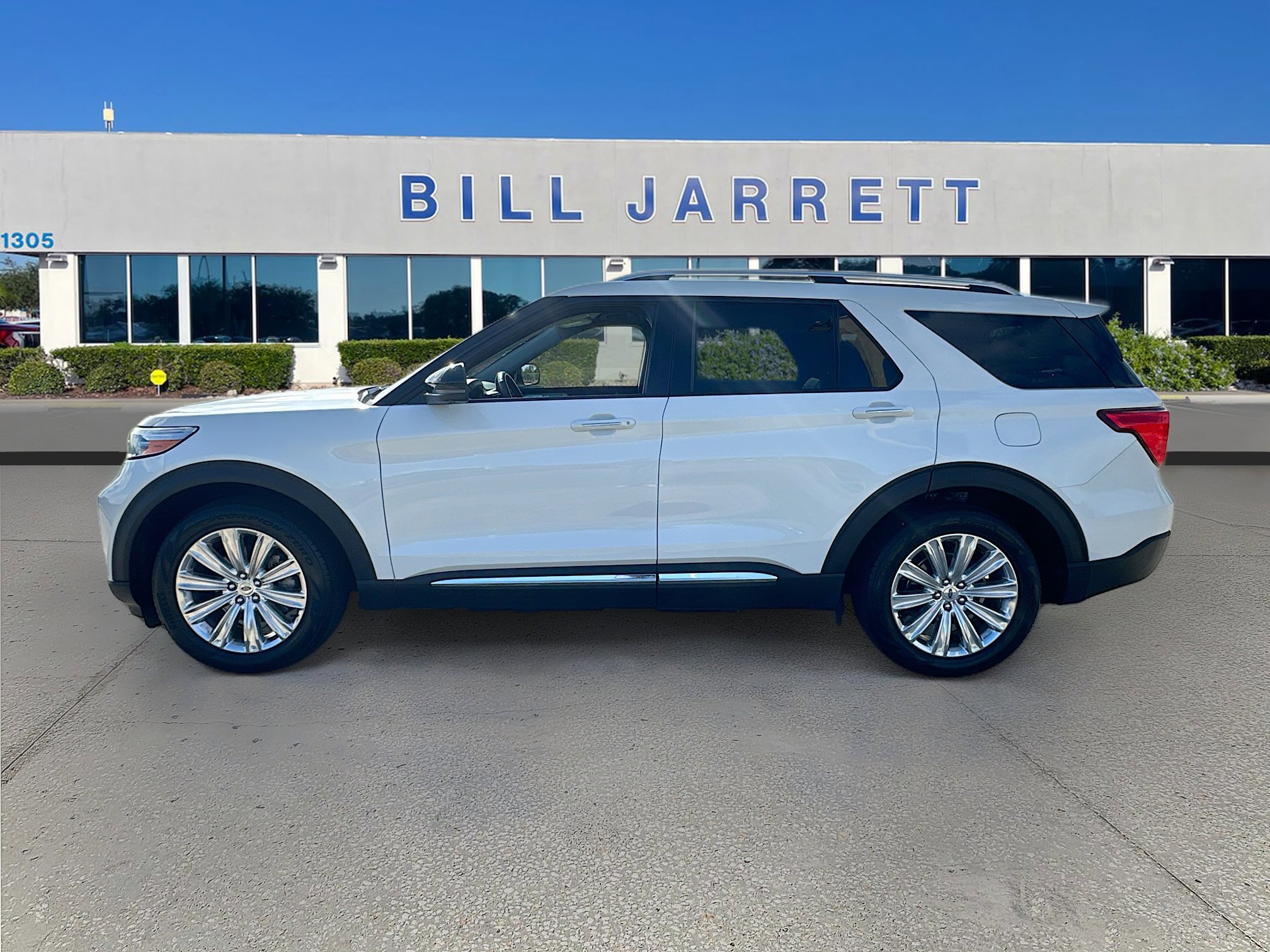 Certified 2022 Ford Explorer Limited w/ Limited Technology Package image 2