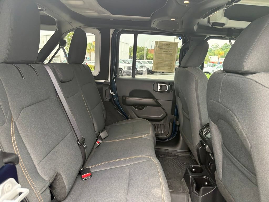 Used 2025 Jeep Wrangler Unlimited Sahara AWD/4WD image 26