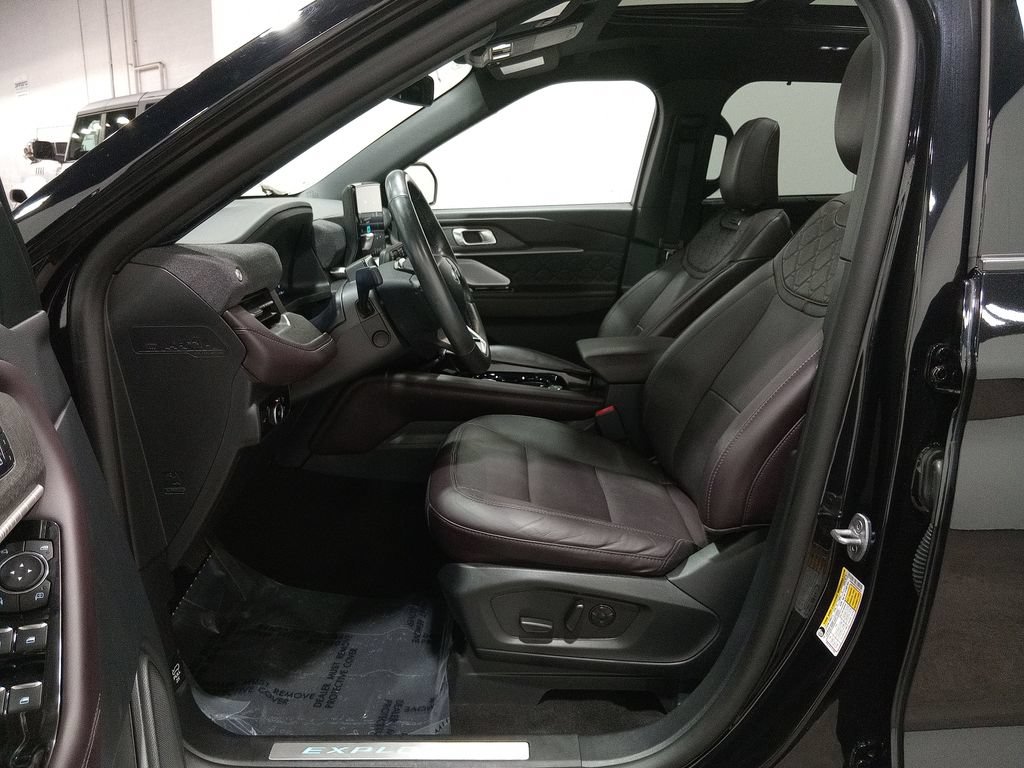 Certified 2025 Ford Explorer Platinum w/ Ultimate Package AWD/4WD image 18