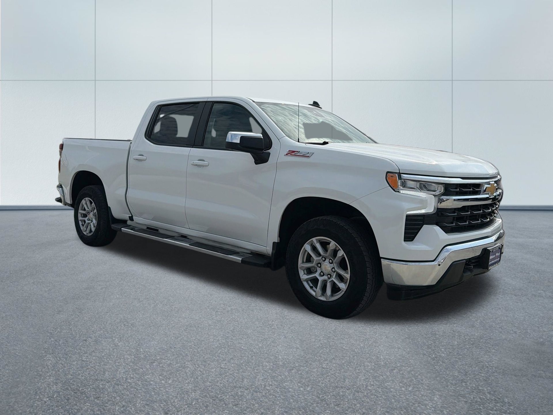 Used 2025 Chevrolet Silverado 1500 LT AWD/4WD image 3