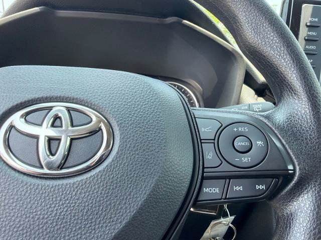 Used 2022 Toyota RAV4 LE FWD image 16
