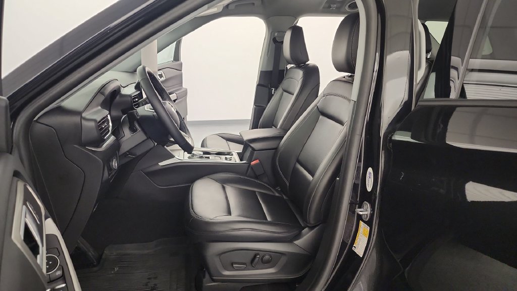 Certified 2024 Ford Explorer XLT w/ Equipment Group 202A AWD/4WD image 15