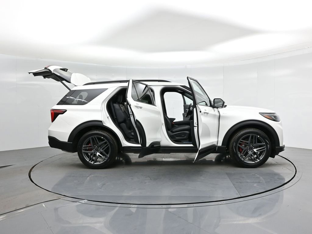 Certified 2025 Ford Explorer ST-Line w/ Premium Package image 5