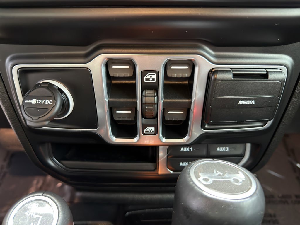 Used 2020 Jeep Wrangler Unlimited Sahara AWD/4WD image 30