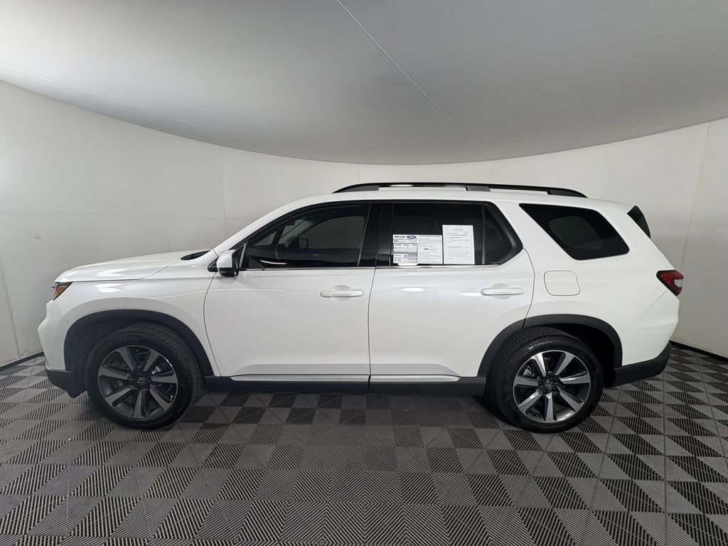 Used 2025 Honda Pilot Elite image 2