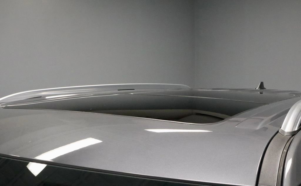 Certified 2022 Ford Explorer Platinum w/ Equipment Group 601A image 29