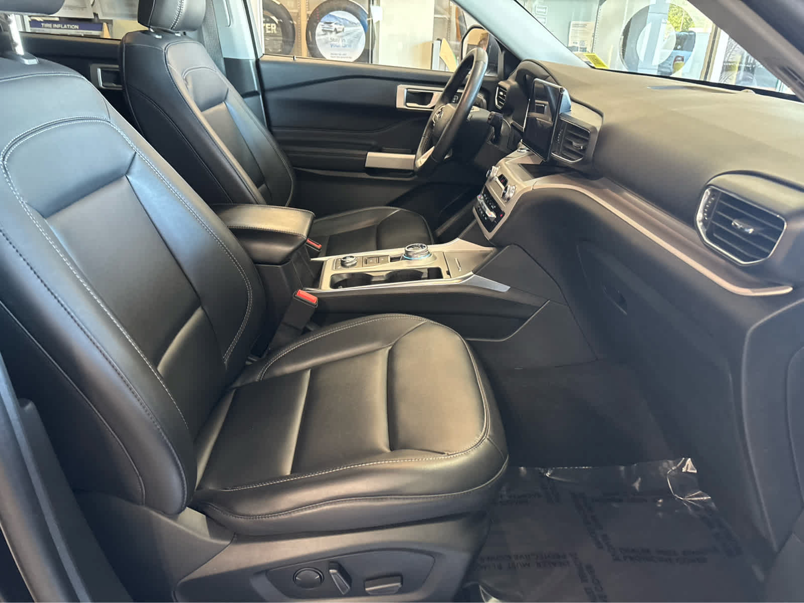 Certified 2023 Ford Explorer XLT w/ Equipment Group 202A AWD/4WD image 34