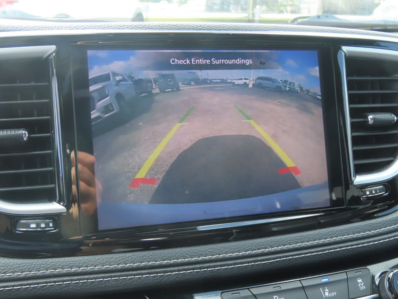 Used 2025 Chrysler Pacifica Limited FWD image 30