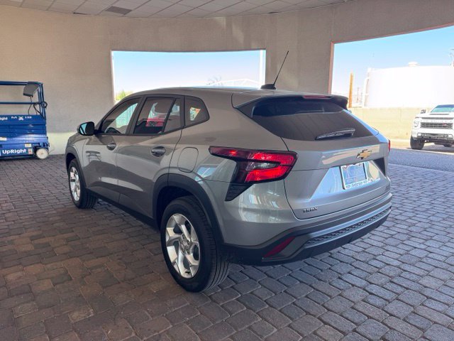Used 2026 Chevrolet Trax LS w/ LS Convenience Package FWD image 3