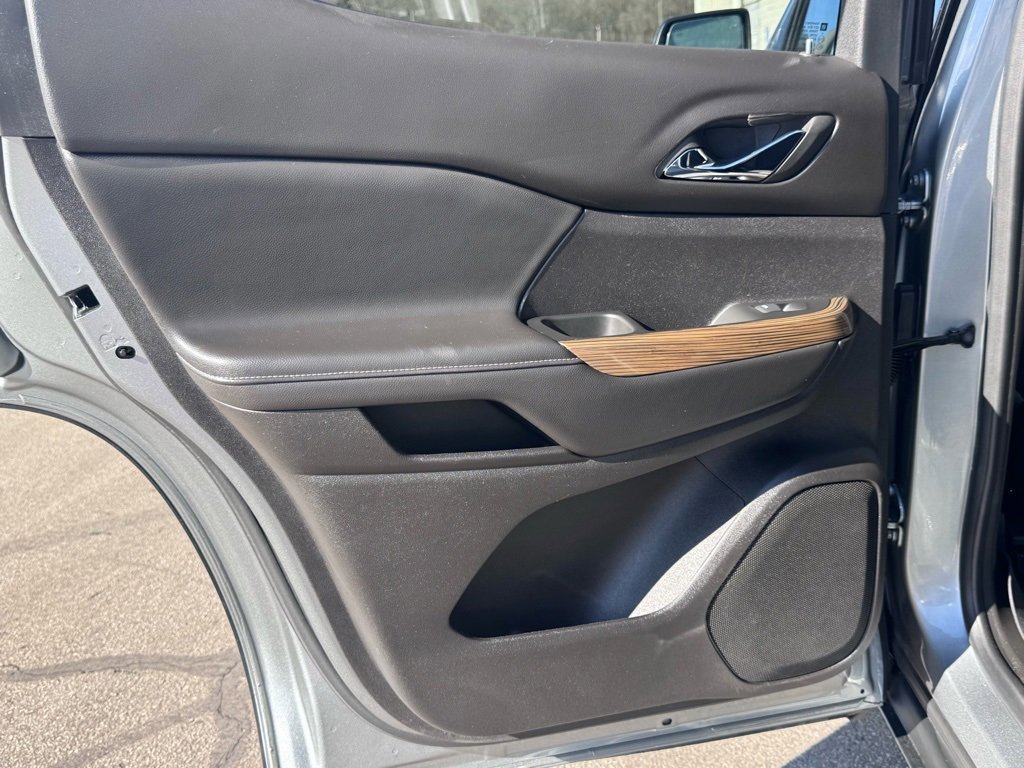 Used 2023 GMC Acadia SLE w/ Driver Convenience Package image 27