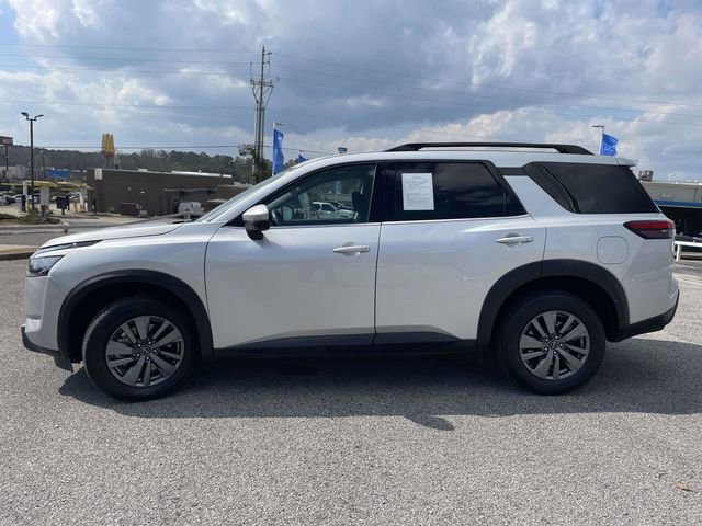 Used 2025 Nissan Pathfinder SV image 2