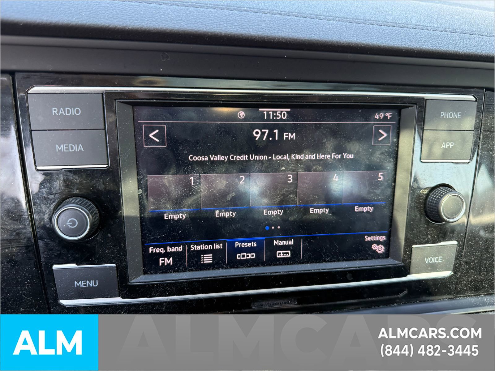 Used 2024 Volkswagen Jetta SE w/ Panoramic Sunroof Package image 16