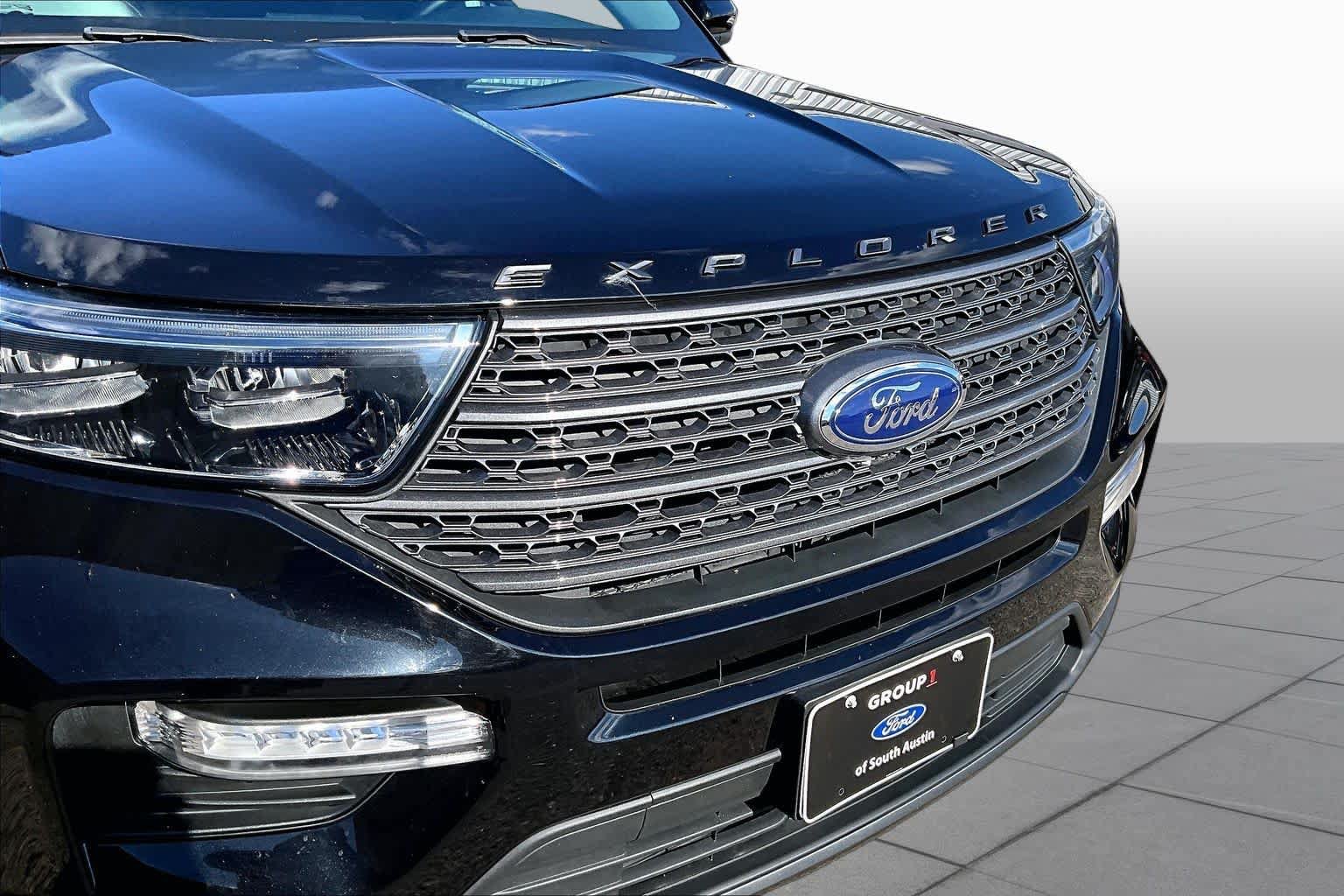 Certified 2024 Ford Explorer XLT RWD image 30