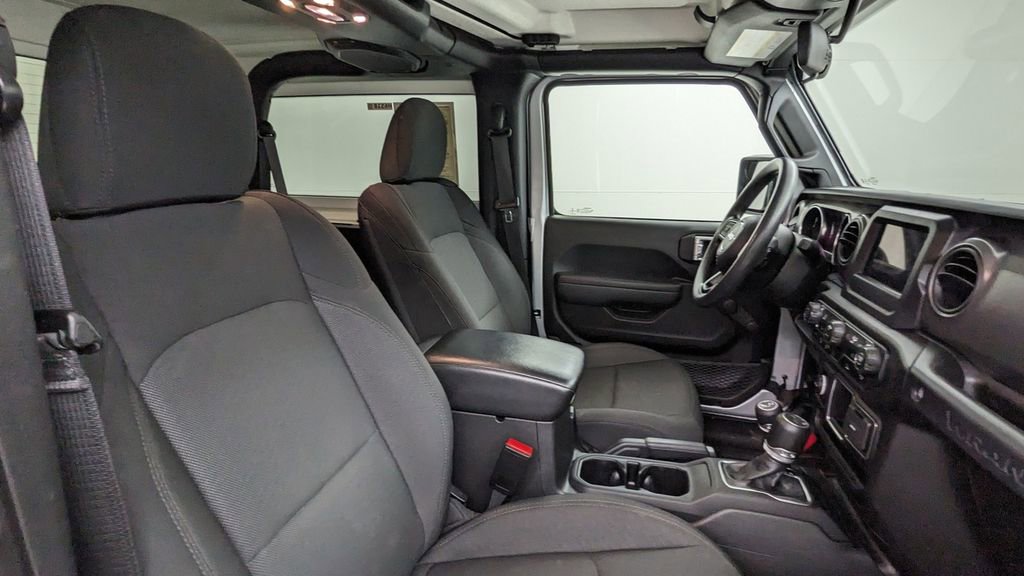 Used 2023 Jeep Wrangler Willys AWD/4WD image 32