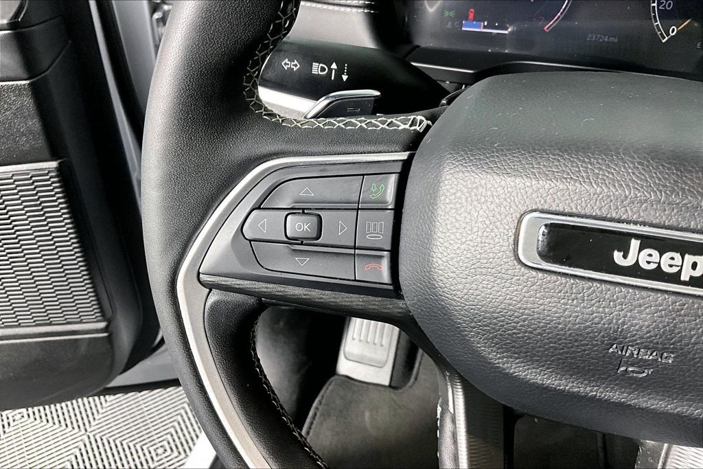 Used 2023 Jeep Grand Cherokee Altitude AWD/4WD image 18