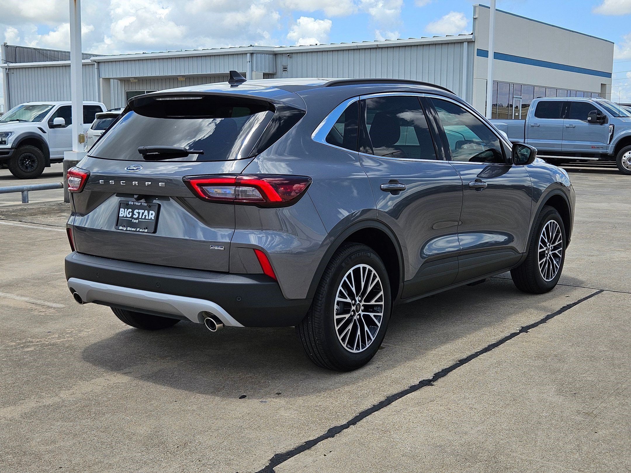 Certified 2025 Ford Escape SE FWD image 3