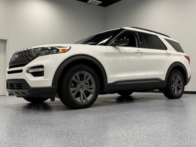 Certified 2023 Ford Explorer XLT w/ Equipment Group 202A RWD image 5