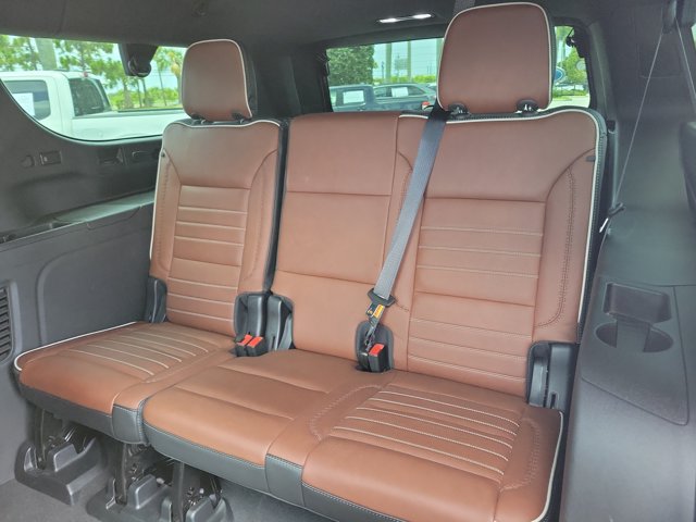 Used 2023 GMC Yukon XL Denali Ultimate AWD/4WD image 13