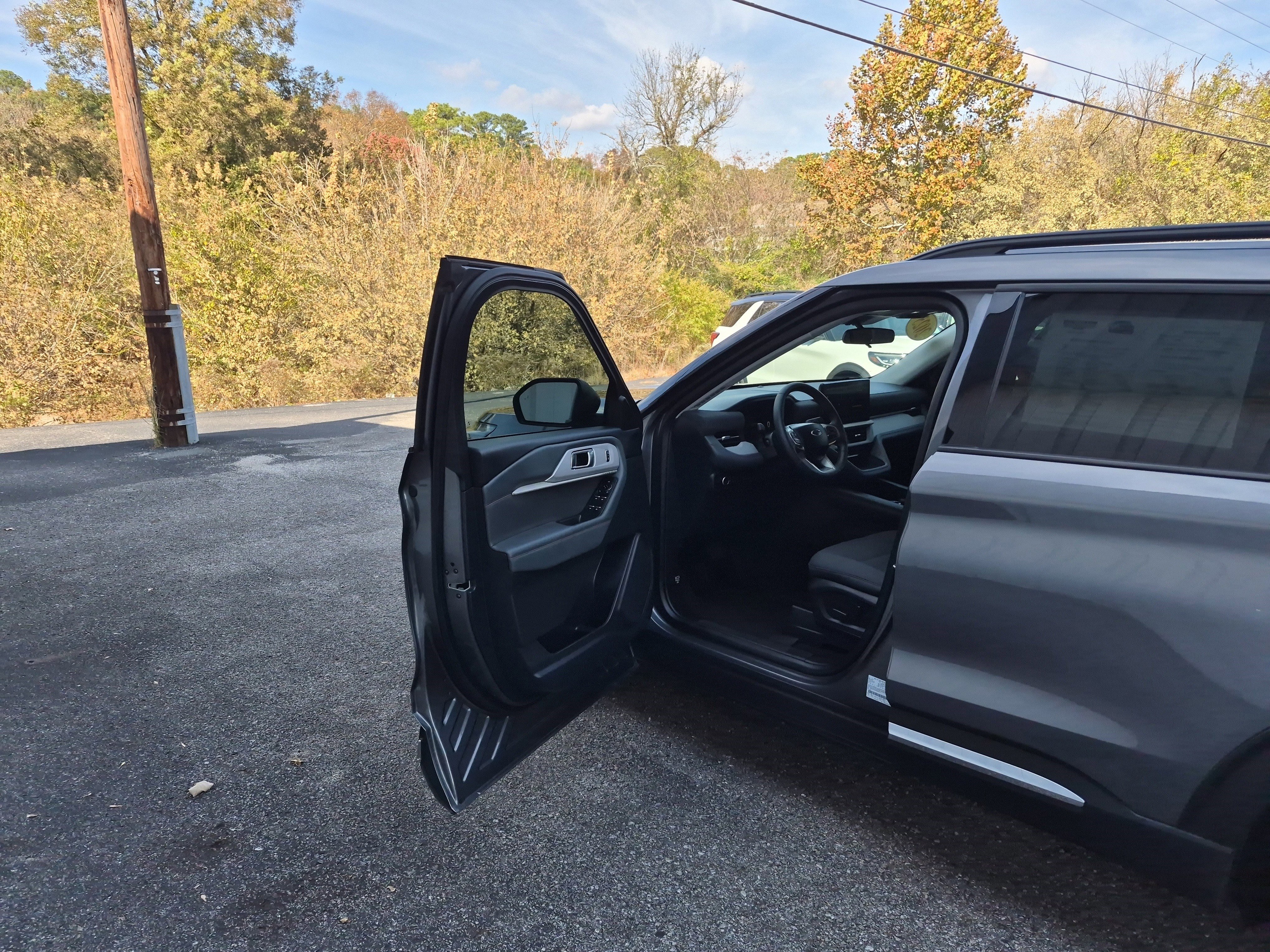 Certified 2025 Ford Explorer Active image 8