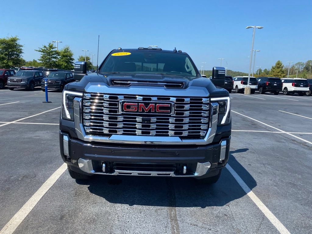 Used 2025 GMC Sierra 2500 Denali w/ Technology Package AWD/4WD image 2