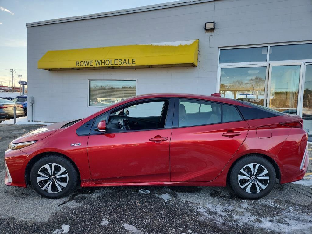 Used 2017 Toyota Prius Prime Premium image 2