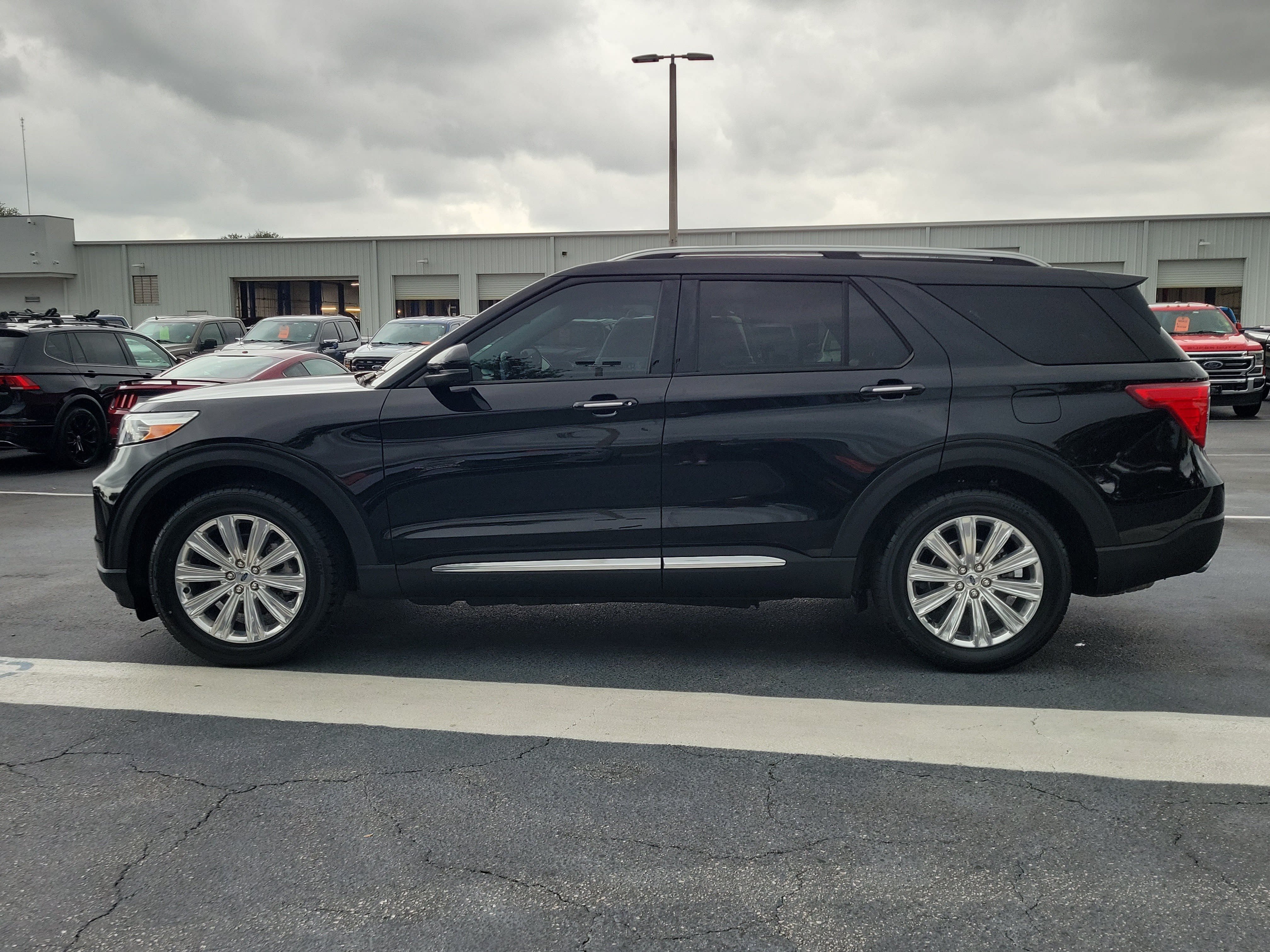 Certified 2023 Ford Explorer Limited w/ Limited Technology Package RWD image 6