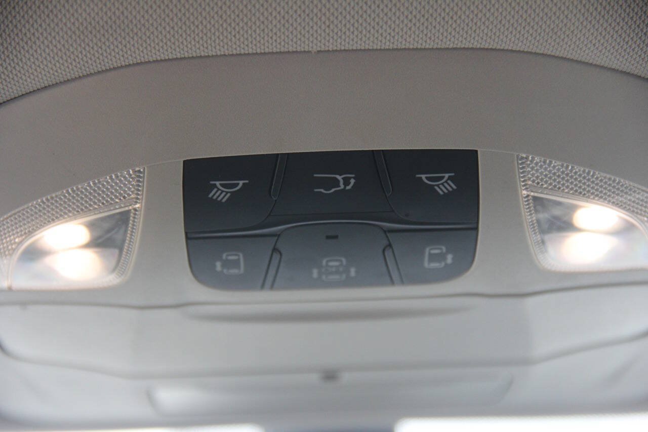 Used 2024 Chrysler Pacifica Touring-L FWD image 27