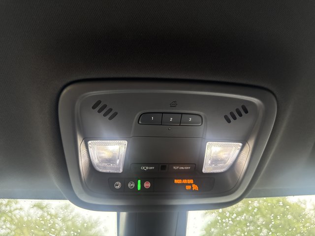 Used 2022 Chevrolet Traverse LT FWD image 27