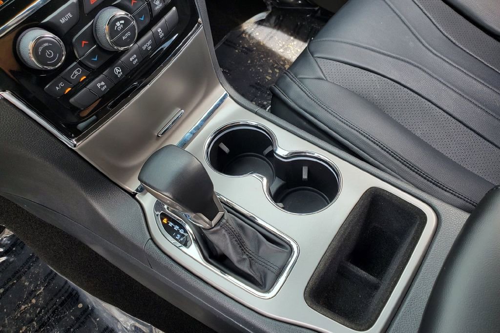 Used 2022 Jeep Grand Cherokee Limited w/ Tech Group RWD image 12
