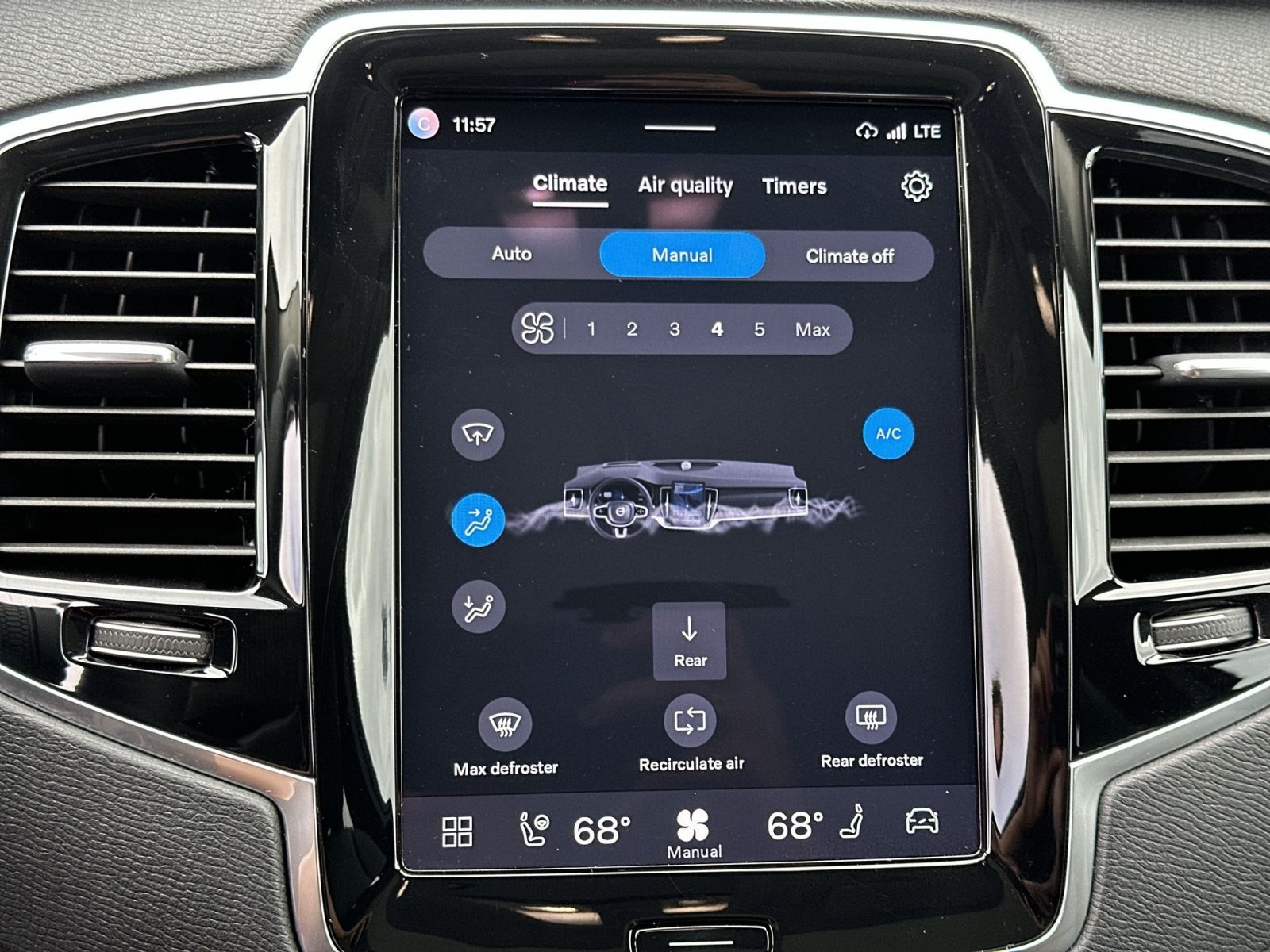Used 2023 Volvo XC90 B6 Plus w/ Protection Package AWD/4WD image 21