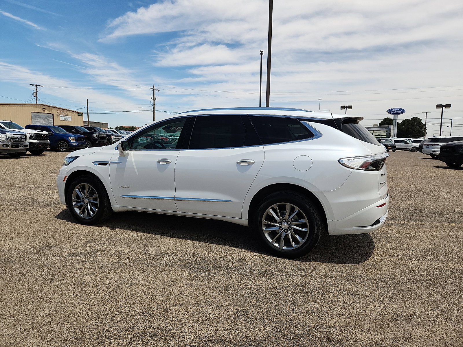 Used 2022 Buick Enclave Avenir FWD image 4