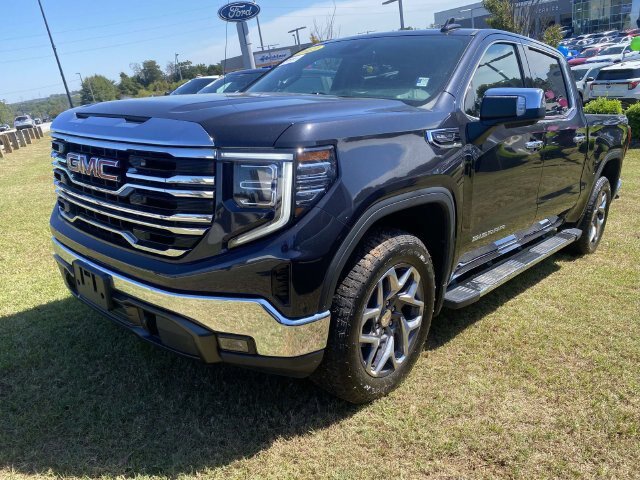 Used 2023 GMC Sierra 1500 SLT w/ SLT Premium Package AWD/4WD image 3