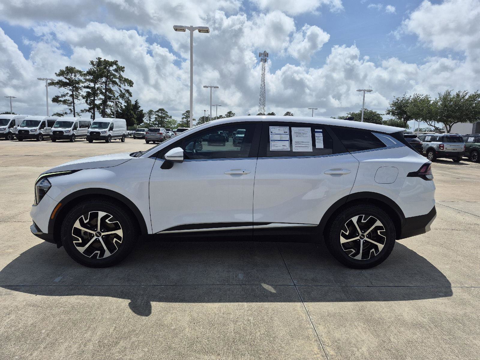 Used 2023 Kia Sportage EX FWD image 2