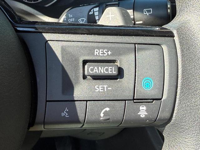 Used 2023 Nissan Rogue SV image 14