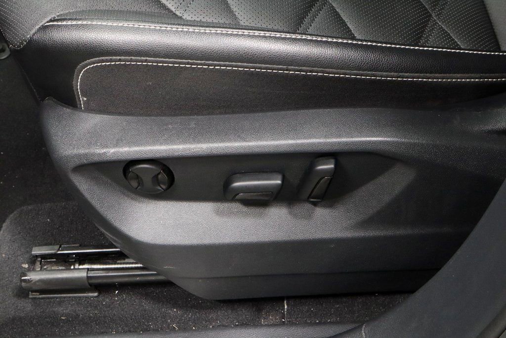 Used 2025 Volkswagen Atlas SE image 26