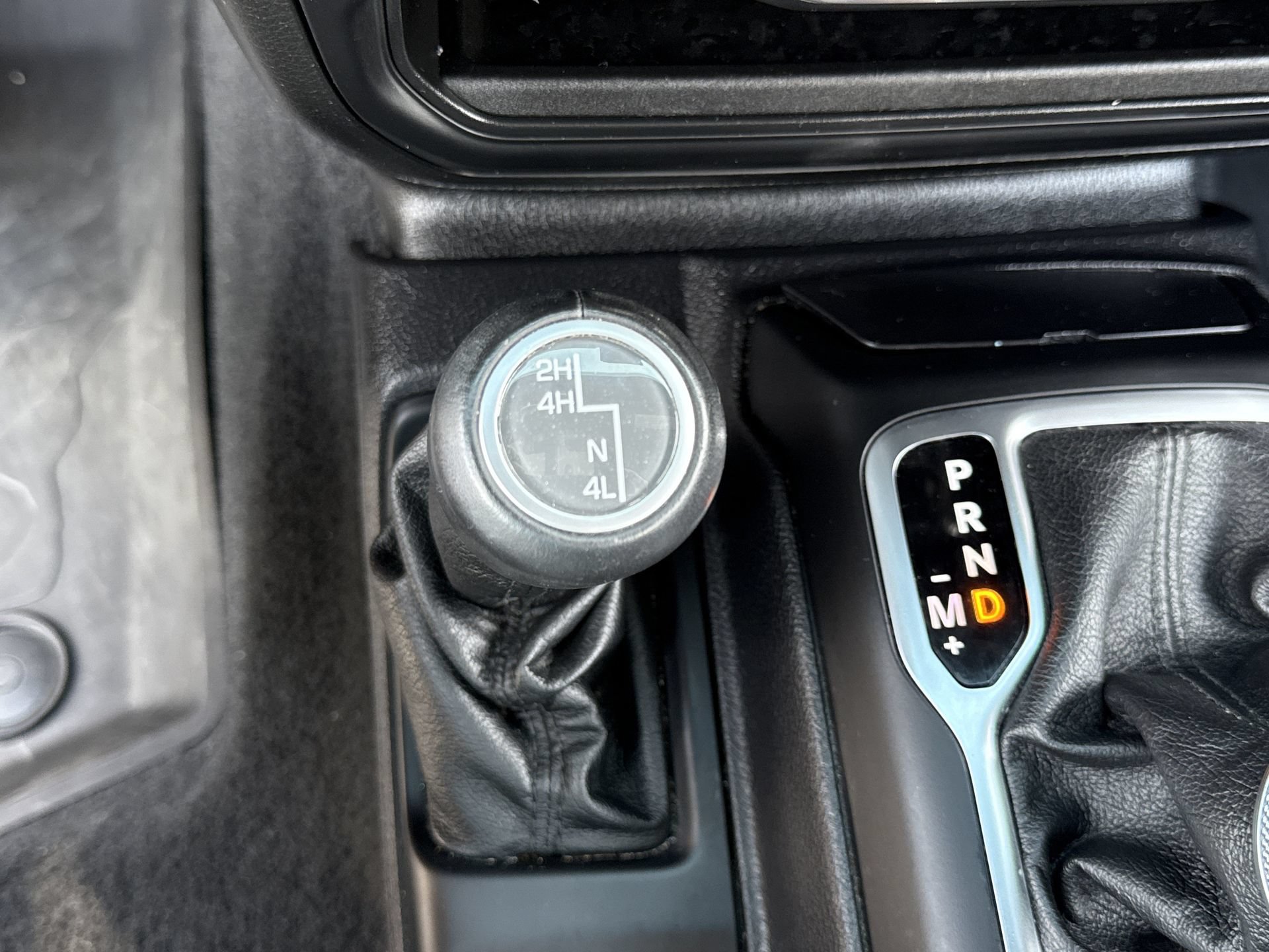 Used 2020 Jeep Wrangler Unlimited Sahara AWD/4WD image 9