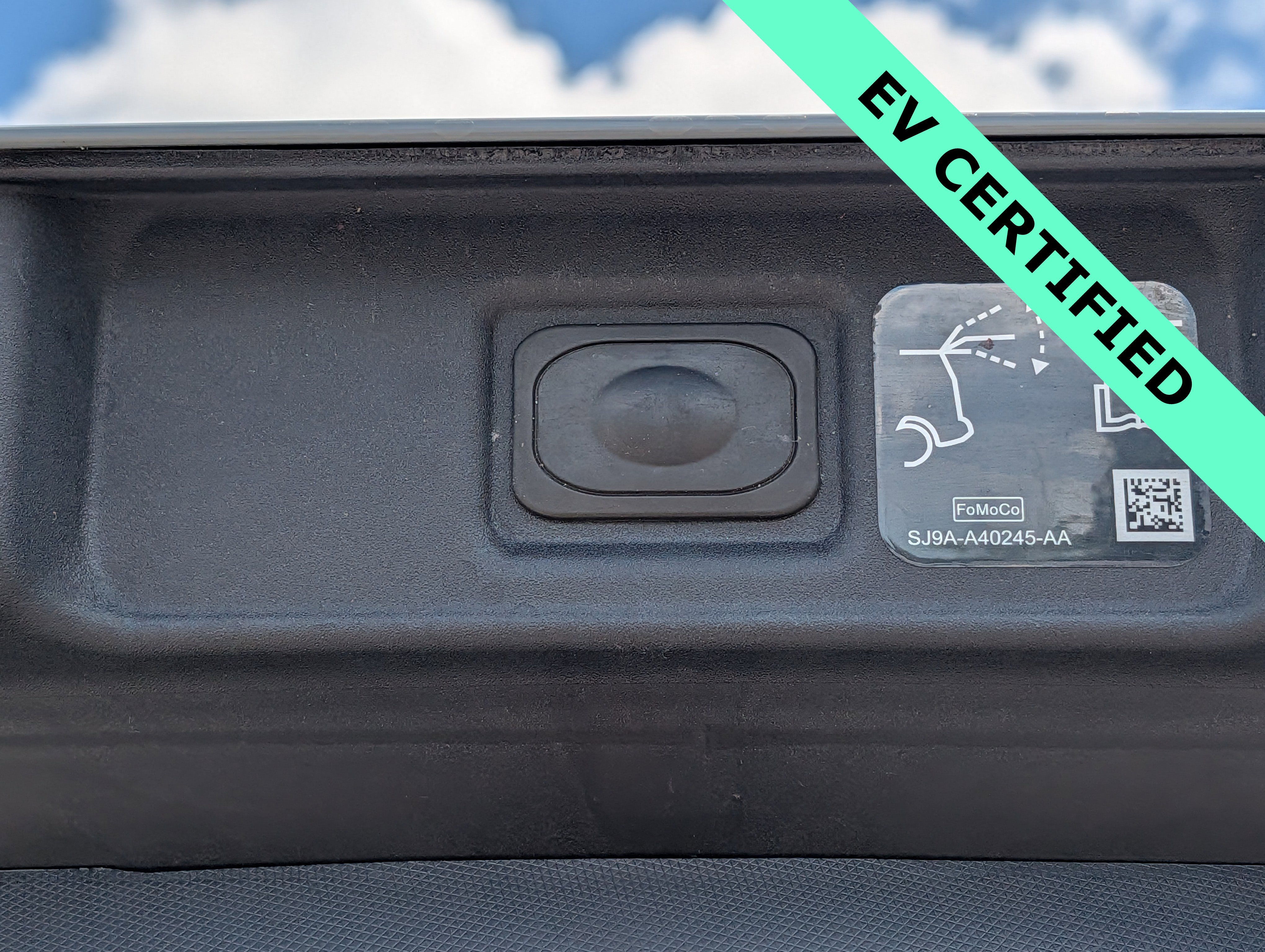 Certified 2025 Ford Mustang Mach-E Premium AWD/4WD image 14