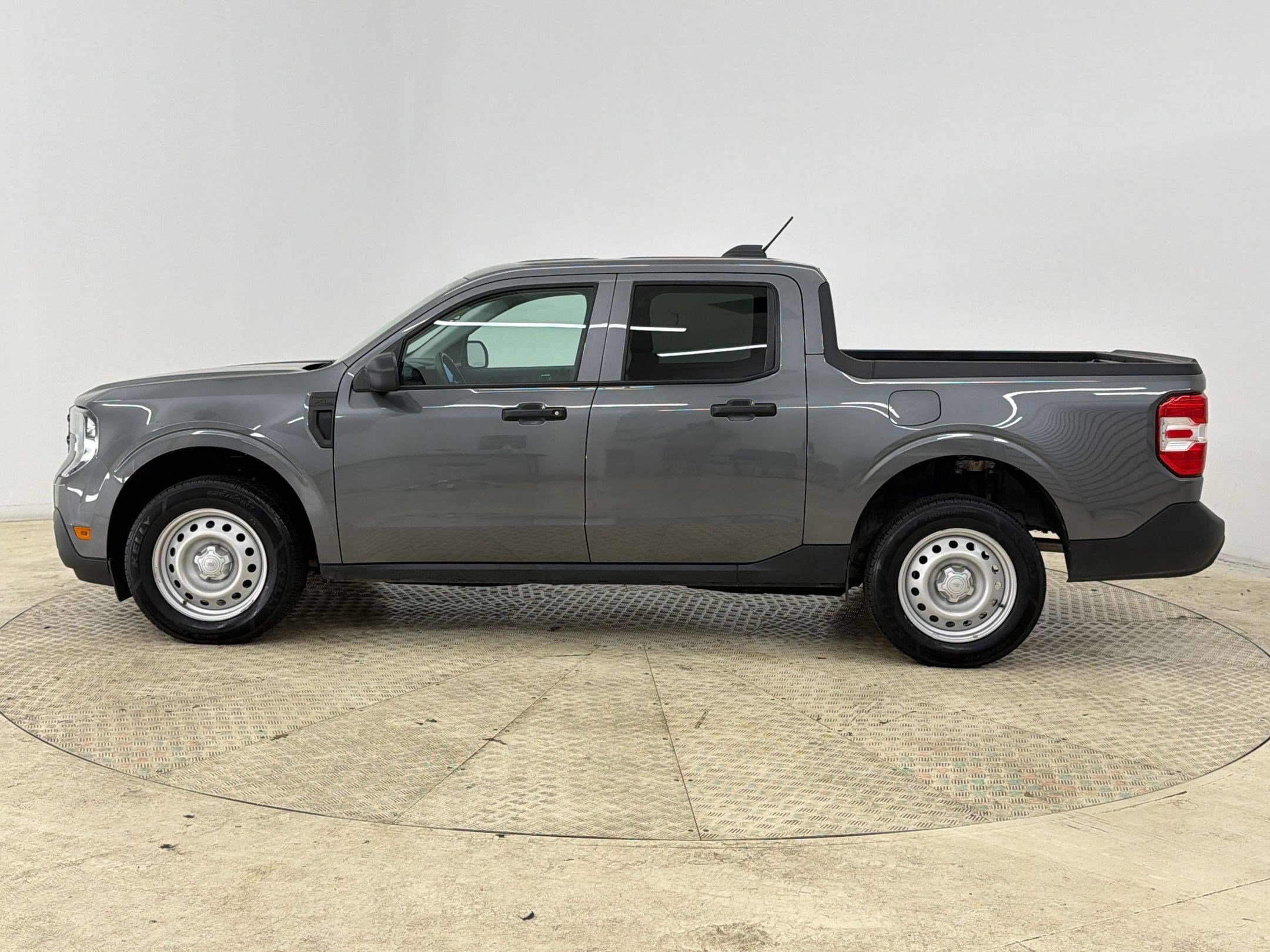 Certified 2025 Ford Maverick XL image 2