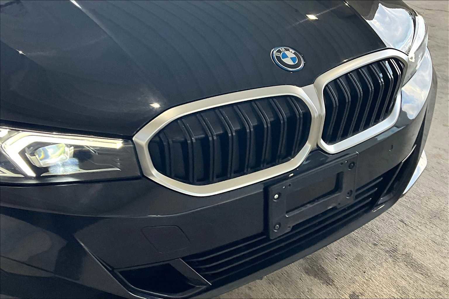 Used 2024 BMW 330e w/ Convenience Package image 29