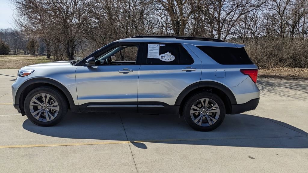 Certified 2022 Ford Explorer XLT w/ XLT Sport Appearance Package image 6