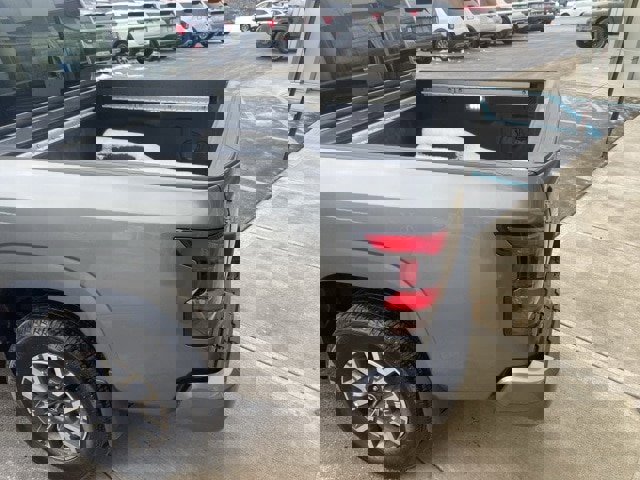 Used 2024 Nissan Frontier SL image 27