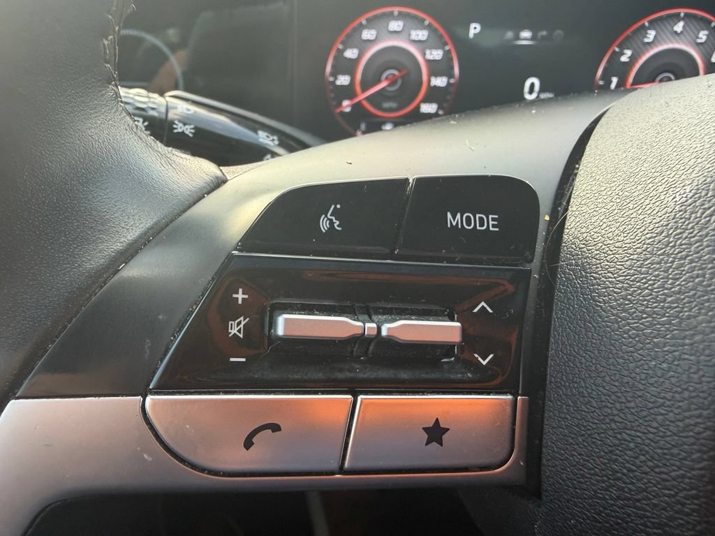 Used 2025 Hyundai Elantra SEL FWD image 15