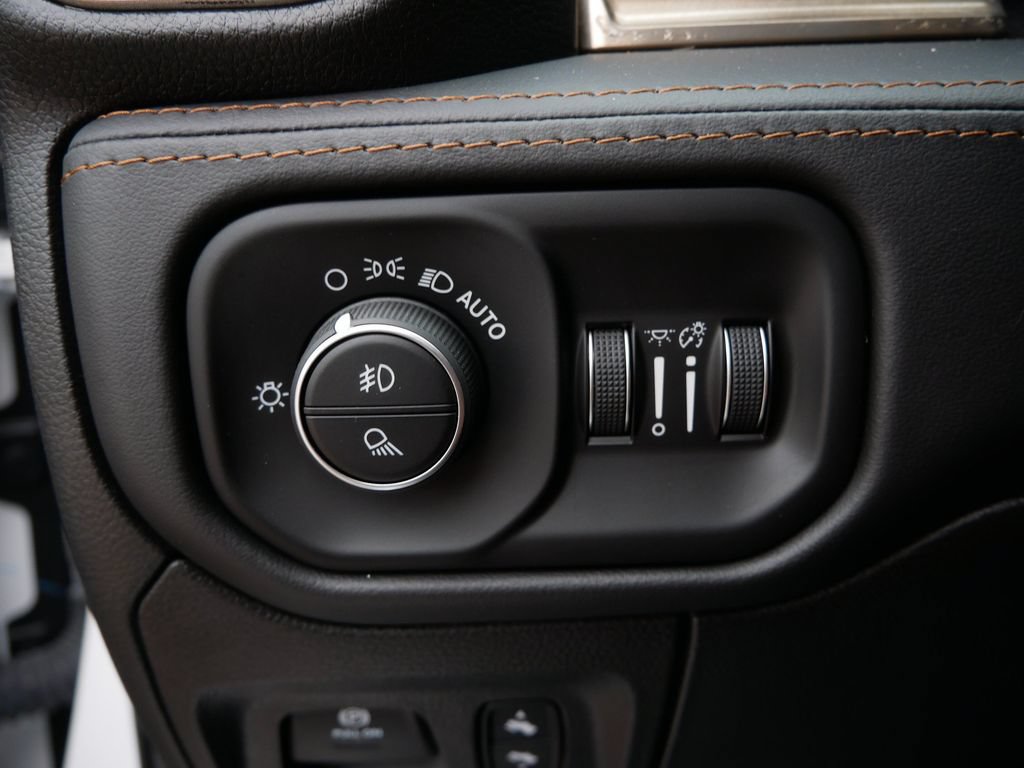 Used 2021 RAM 1500 Limited AWD/4WD image 18