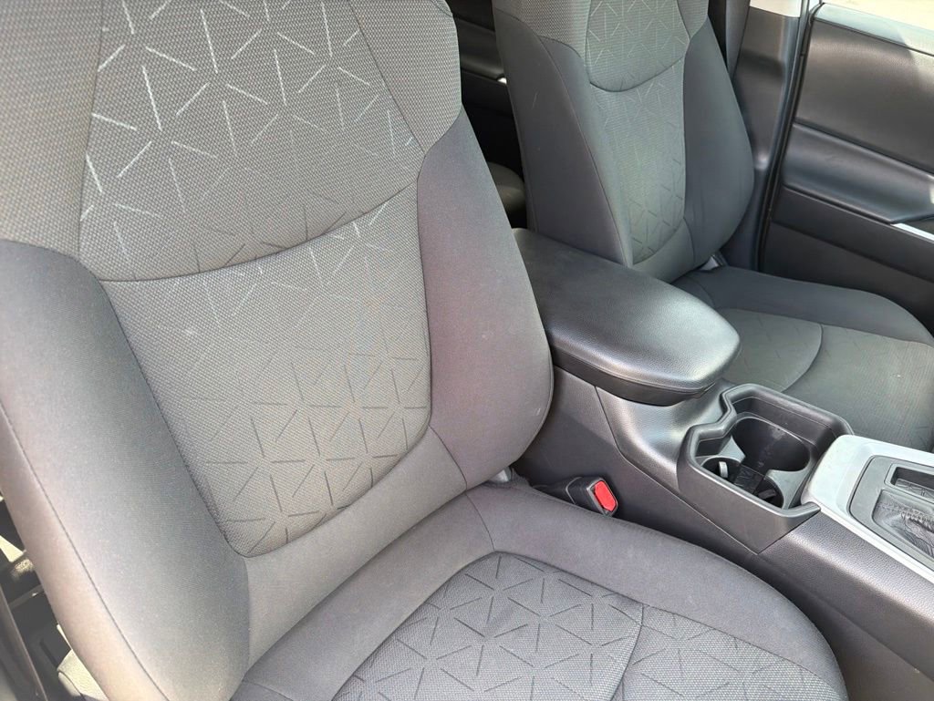 Used 2021 Toyota RAV4 XLE w/ Convenience Package FWD image 29