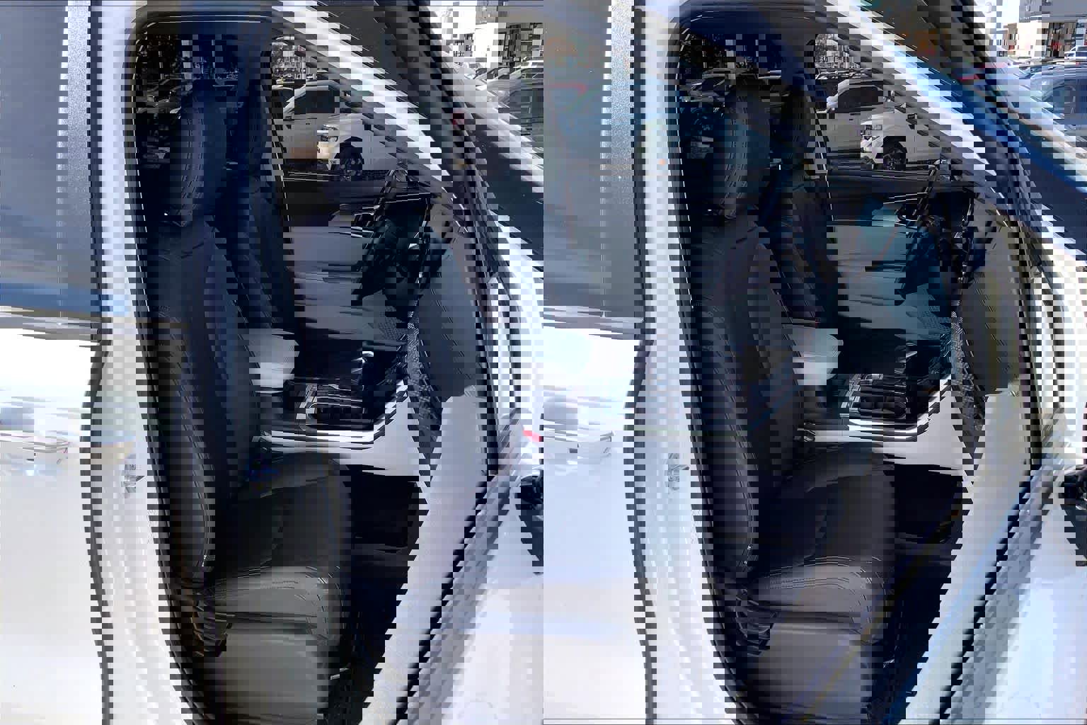 Used 2023 Kia Carnival LX image 8