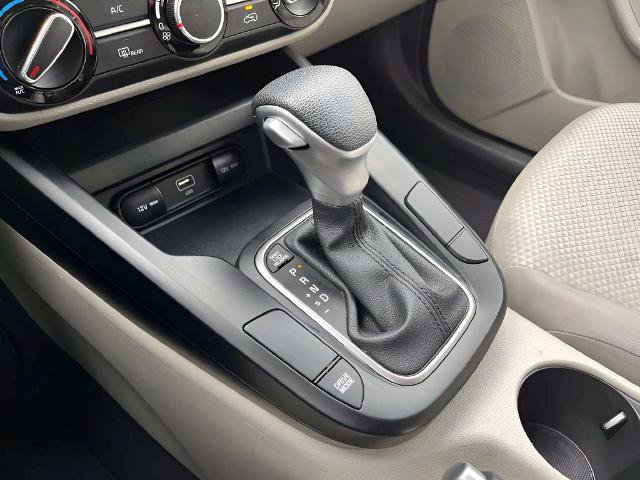 Used 2025 Kia Soul LX w/ LX Technology Package FWD image 28