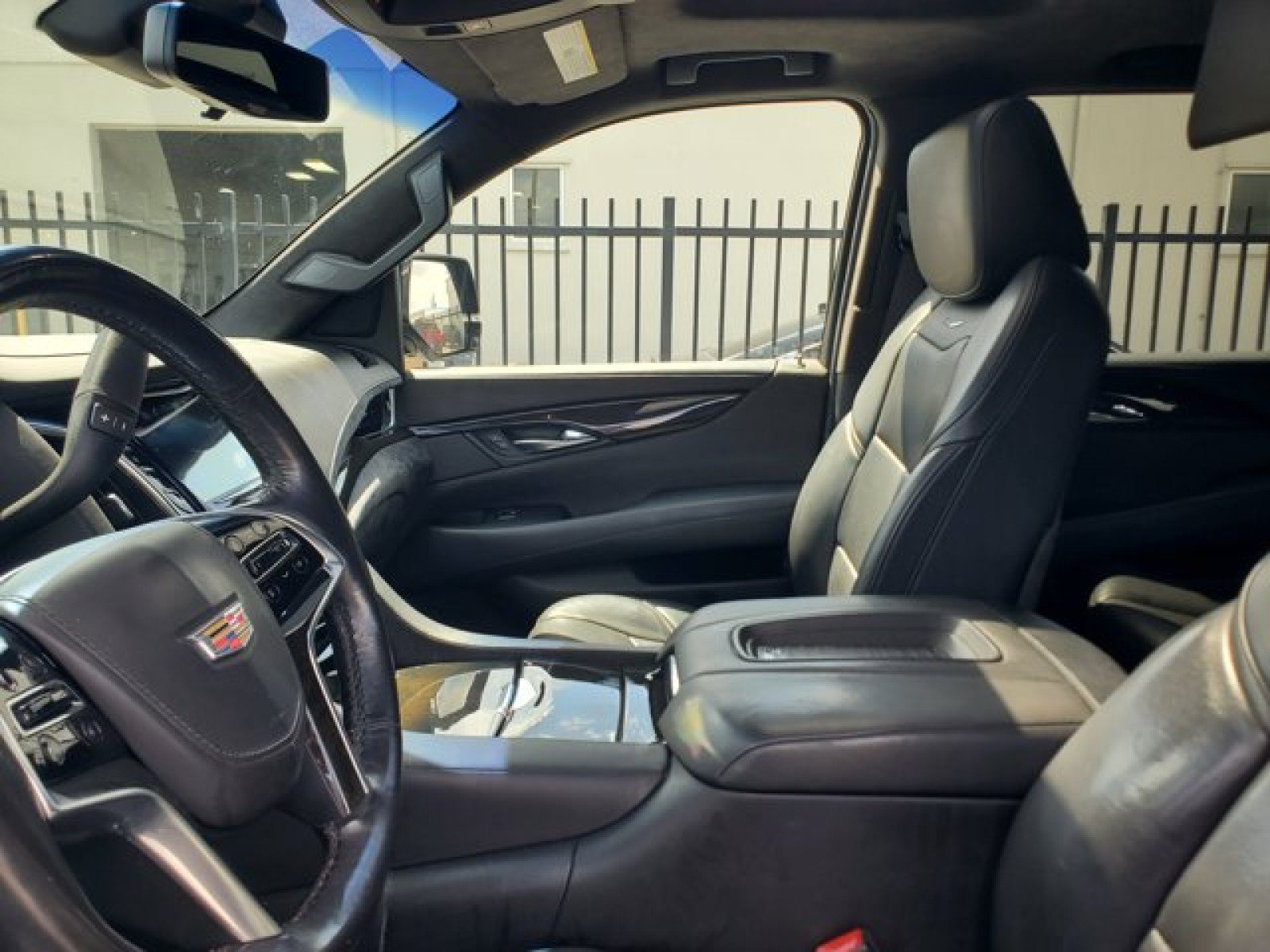 Used 2018 Cadillac Escalade Platinum RWD image 11