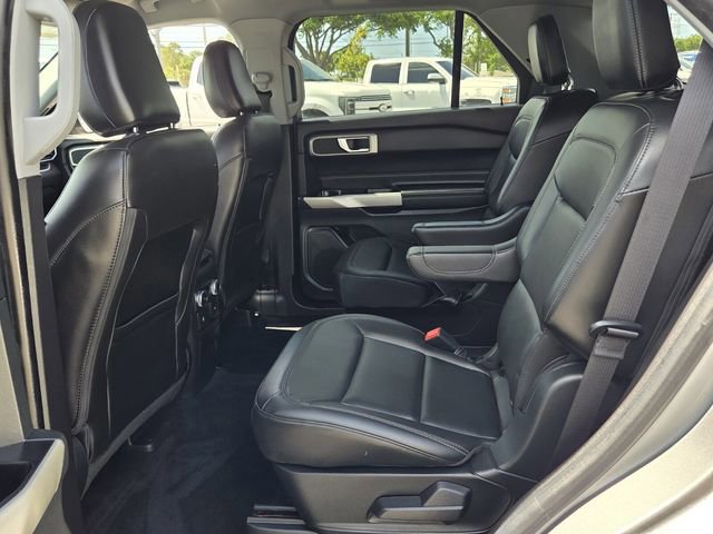 Certified 2022 Ford Explorer XLT w/ Equipment Group 202A RWD image 13