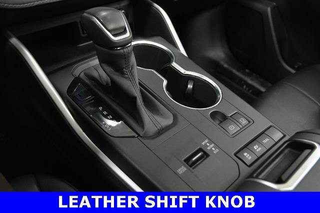 Used 2020 Toyota Highlander XLE image 19